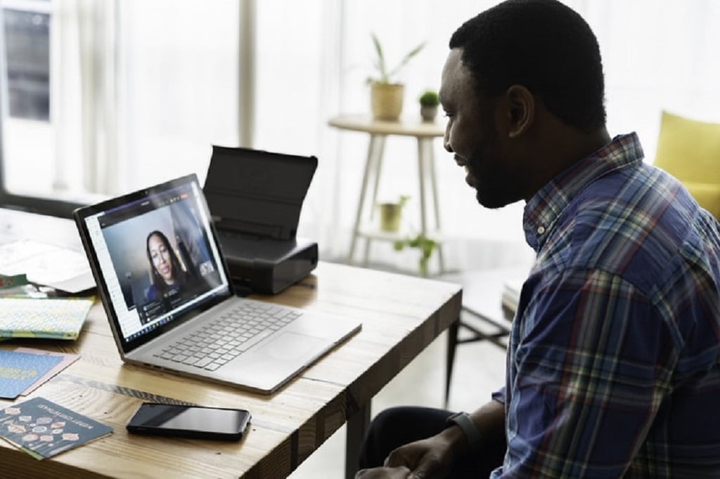 black man facetiming black woman on laptop
